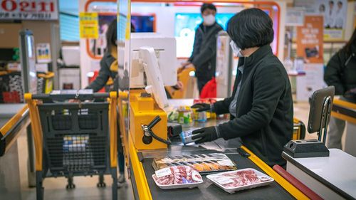 未結帳商品「卡位」佔櫃檯排隊　女客被勸阻怒嗆「我不買我最大」