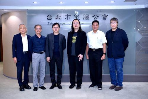 唐鳳訪電腦公會 童子賢、彭双浪把握機會提「建言」