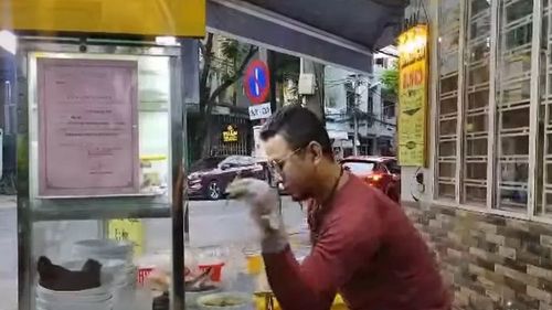 拍片被指諷刺高官吃金箔牛排 越南「撒蔥哥」遭逮捕