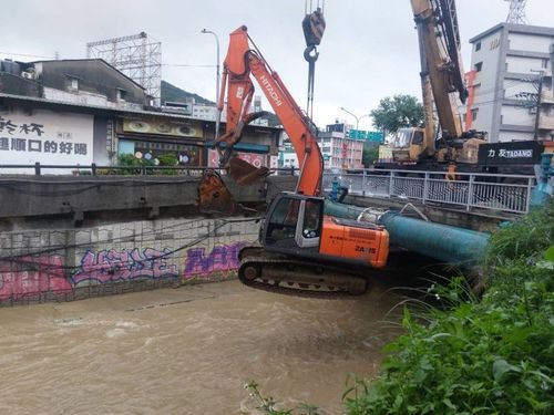 汐止伯爵山莊憂高壓鐵塔倒塌 台電:專家現勘無安全問題
